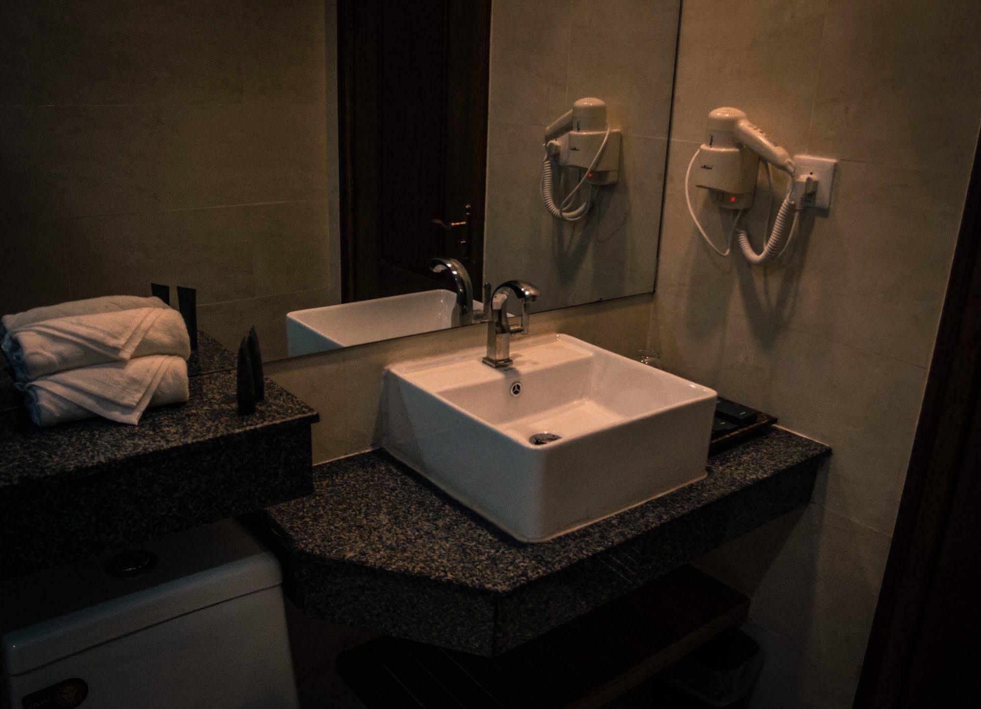 Point Boutique Hotel Phnom Penh Ngoại thất bức ảnh